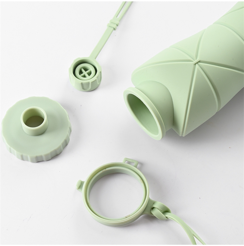 Silicone collapsible water cup 3.jpg